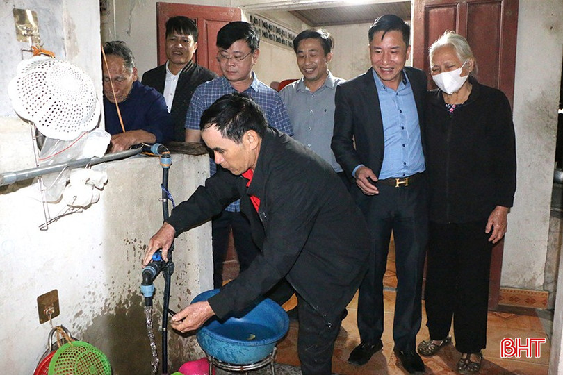 În această fază, Societatea pe Acțiuni de Alimentare cu Apă Ha Tinh va conecta și va furniza apă la 700 de gospodării din 6 sate. bqbht_br_nuoc3.jpg