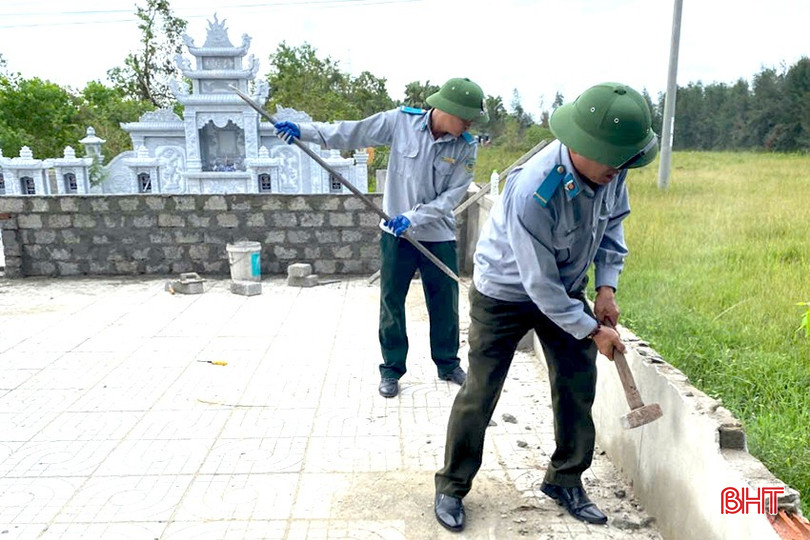 BQL tiến hành tháo dỡ công trình lấn chiếm tại khu nghĩa trang Đồng Hiêm (TDP Nam Tiến). bqbht_br_22222.jpg