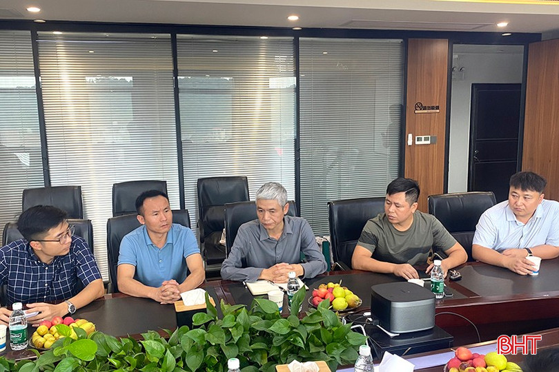 Ban Giám đốc công ty trao đổi với đoàn. e1e68e947649d0178958.jpg