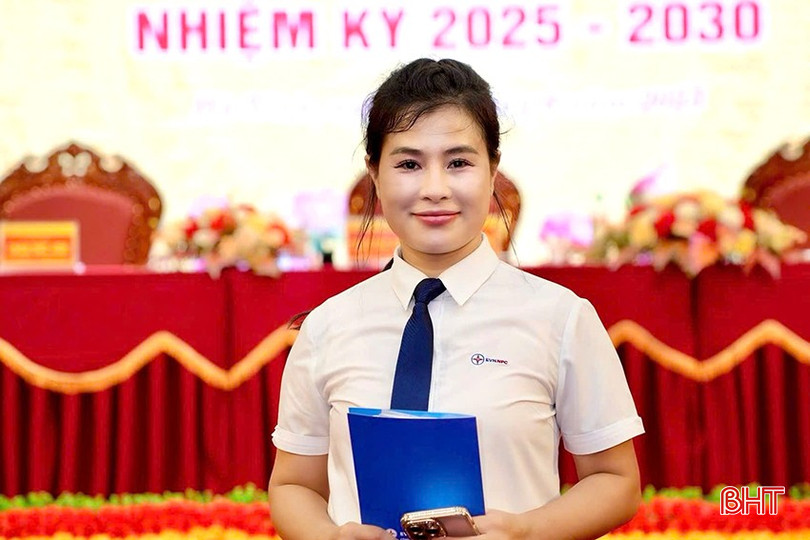 Chị Cao Thị Phương Thảo đã có 20 năm gắn bó với ngành điện, 6 năm làm công tác truyền thông. bqbht_br_z6722095658425-fffdc4372d4dbd071e0f7b3b8ce04e62.jpg