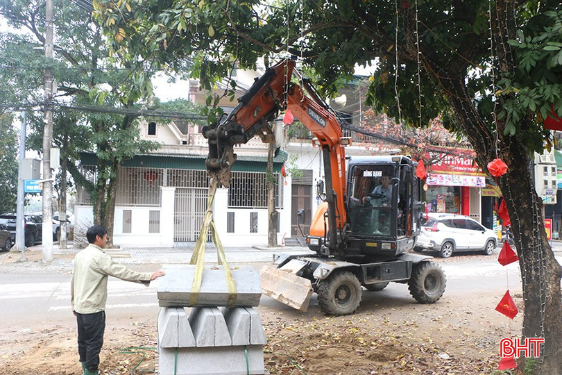 Dự án chỉnh trang, nâng cấp tuyến đường Phan Đình Giót (đoạn từ đường Hà Tôn Mục đến đường Hà Huy Tập) đang triển khai thi công chặng cuối, phấn đấu cuối tháng 3 sẽ hoàn thành. bqbht_br_img-1923.jpg