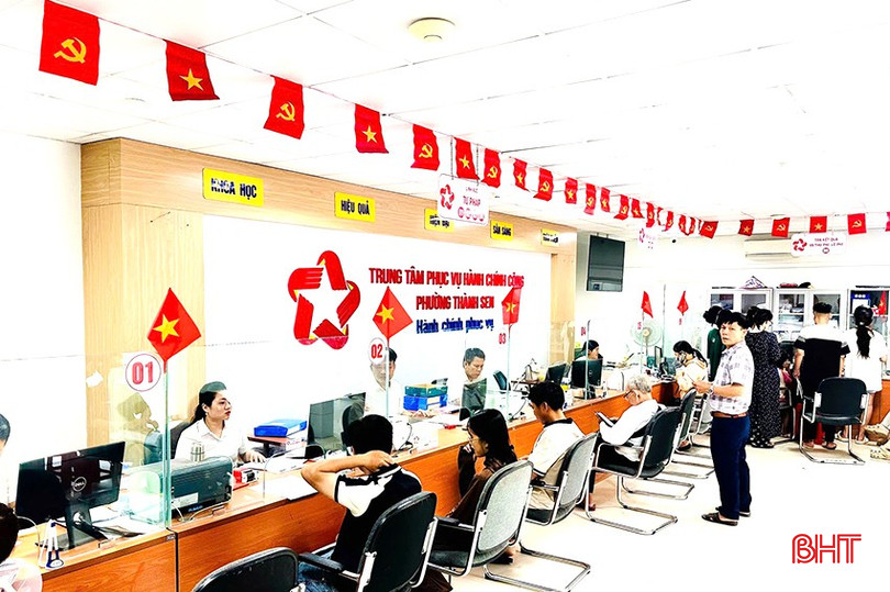 Trung tâm Phục vụ hành chính công phường Thành Sen đang nỗ lực hoàn thiện từng ngày, đáp ứng nhu cầu giải quyết các TTHC của người dân. bqbht_br_8-sao-chep.jpg
