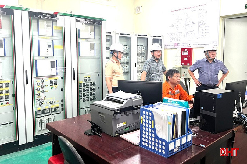 PC Hà Tĩnh đang tiếp tục bám sát diễn biến thời tiết, sẵn sàng phương án khắc phục sự cố ngay khi có thể. bqbht_br_3.jpg
