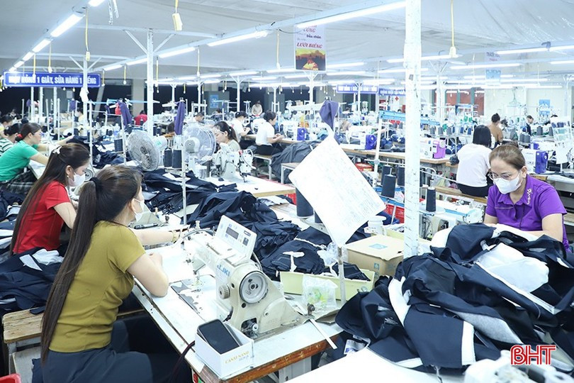 Hoạt động sản xuất, kinh doanh, dịch vụ, nhất là lĩnh vực du lịch trên địa bàn tỉnh tăng mạnh trong quý II/2025 là một trong những nguyên nhân khiến nhu cầu sử dụng điện tăng cao. 094.jpg