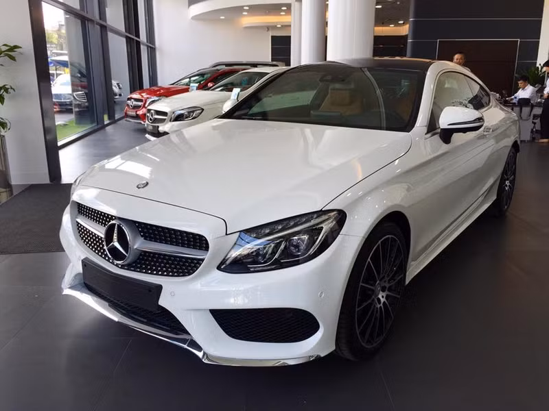 mercedes benz c300 coupe dau tien ve viet nam gia tu 2 7 ty