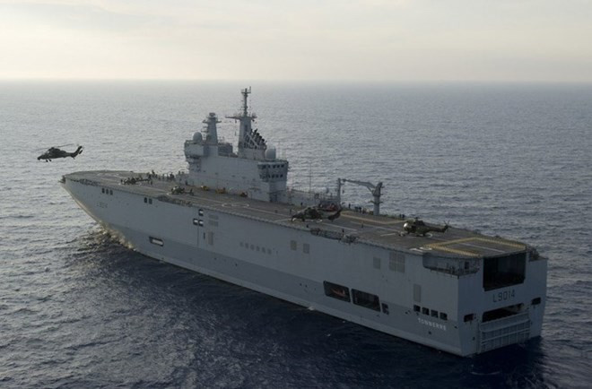 can canh tau san bay truc thang hai quan phap toi tham cam ranh