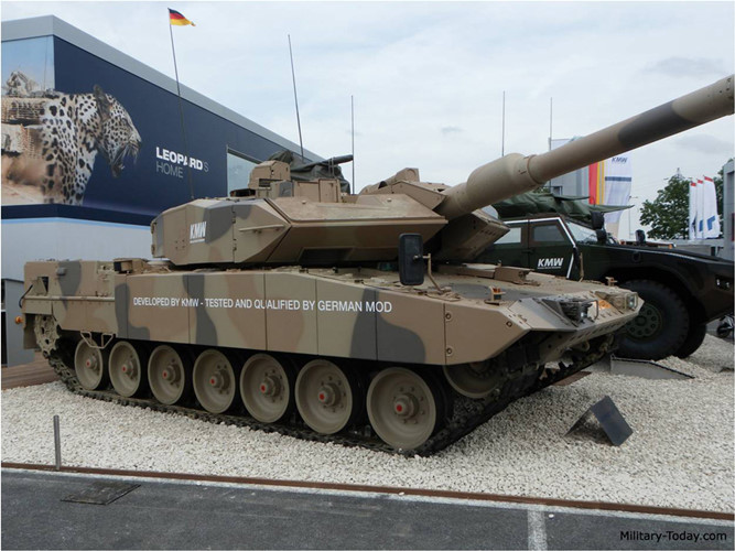 chiem nguong suc manh xe tang bao sa mac leopard 2a7