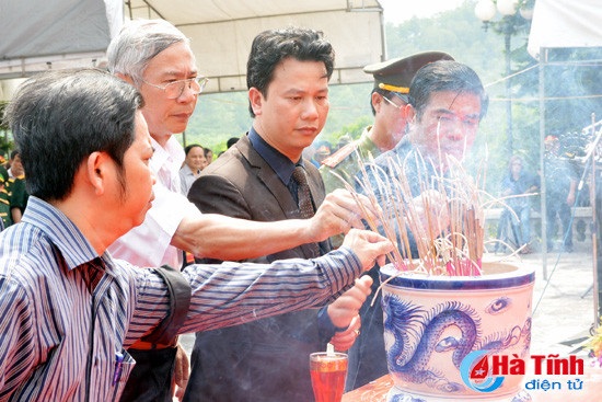 truy dieu an tang 19 hai cot liet sy quan tinh nguyen chuyen gia viet nam hy sinh tai lao