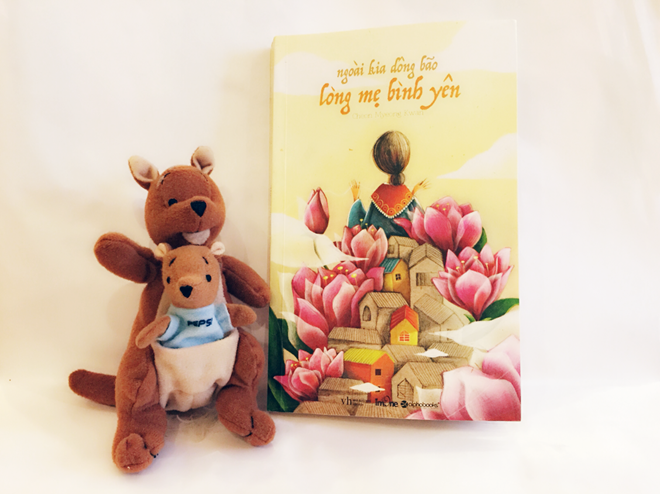 Ngoài kia dông bão, lòng mẹ bình yên (Cheon Myeong Kwan). nhung cuon sach hay trong ngay cua me