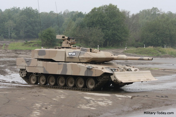 chiem nguong suc manh xe tang bao sa mac leopard 2a7