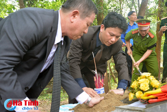 truy dieu an tang 19 hai cot liet sy quan tinh nguyen chuyen gia viet nam hy sinh tai lao