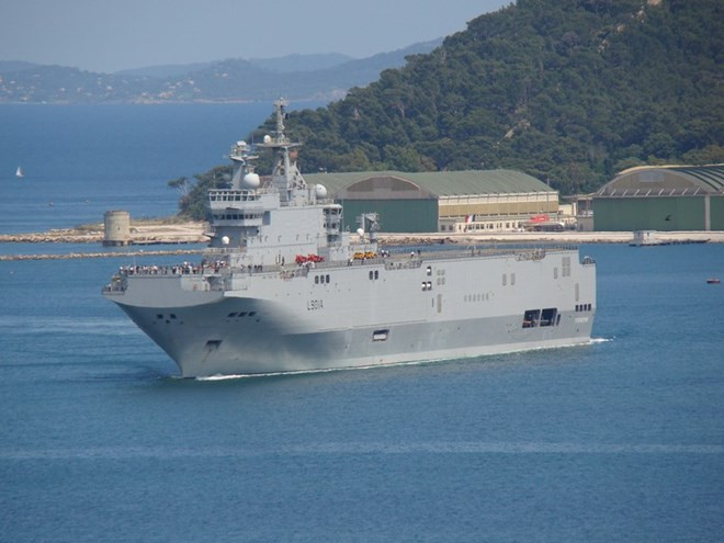 can canh tau san bay truc thang hai quan phap toi tham cam ranh