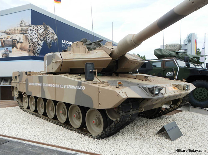 chiem nguong suc manh xe tang bao sa mac leopard 2a7