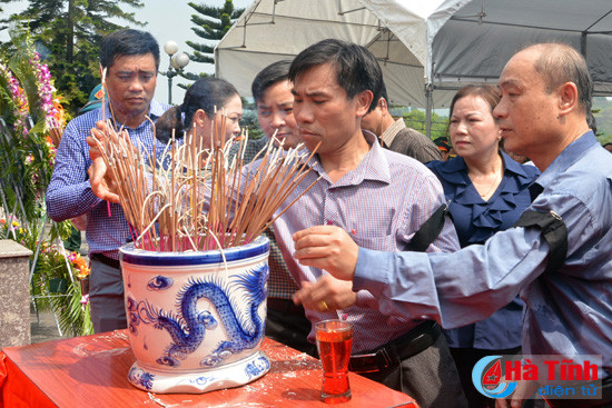 truy dieu an tang 19 hai cot liet sy quan tinh nguyen chuyen gia viet nam hy sinh tai lao