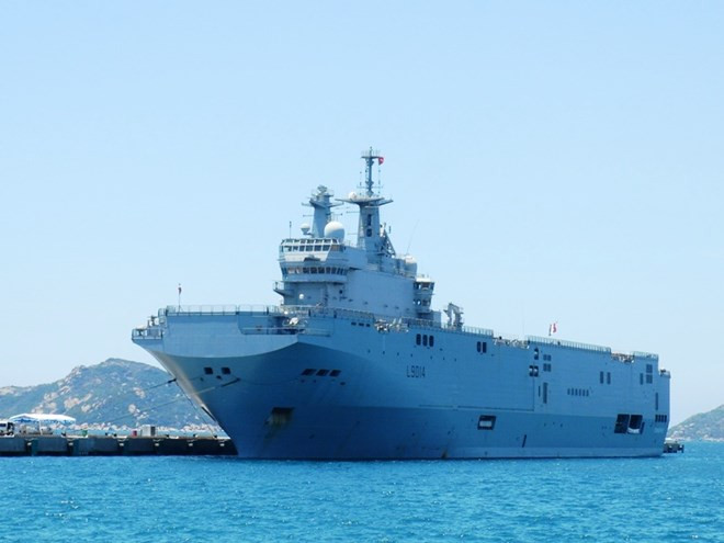 can canh tau san bay truc thang hai quan phap toi tham cam ranh