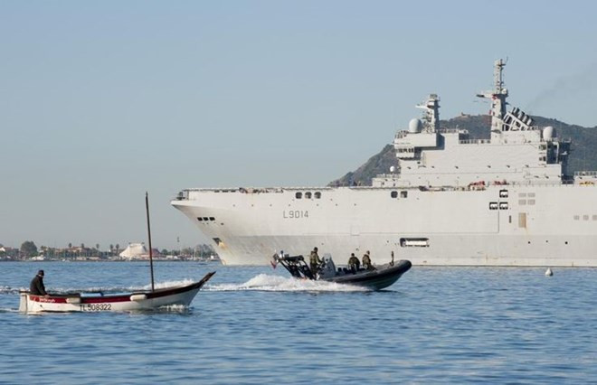 can canh tau san bay truc thang hai quan phap toi tham cam ranh