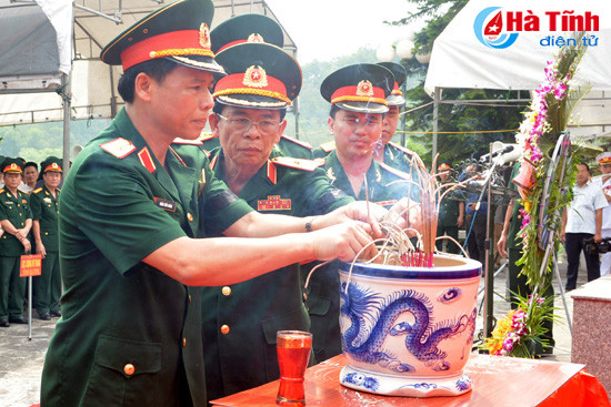 truy dieu an tang 19 hai cot liet sy quan tinh nguyen chuyen gia viet nam hy sinh tai lao