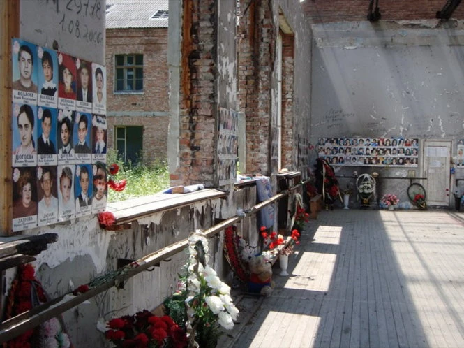 Ngôi nhà thờ cúng những người chết - Ảnh: flickr kham pha dargavs ngoi lang ma bi an o nga