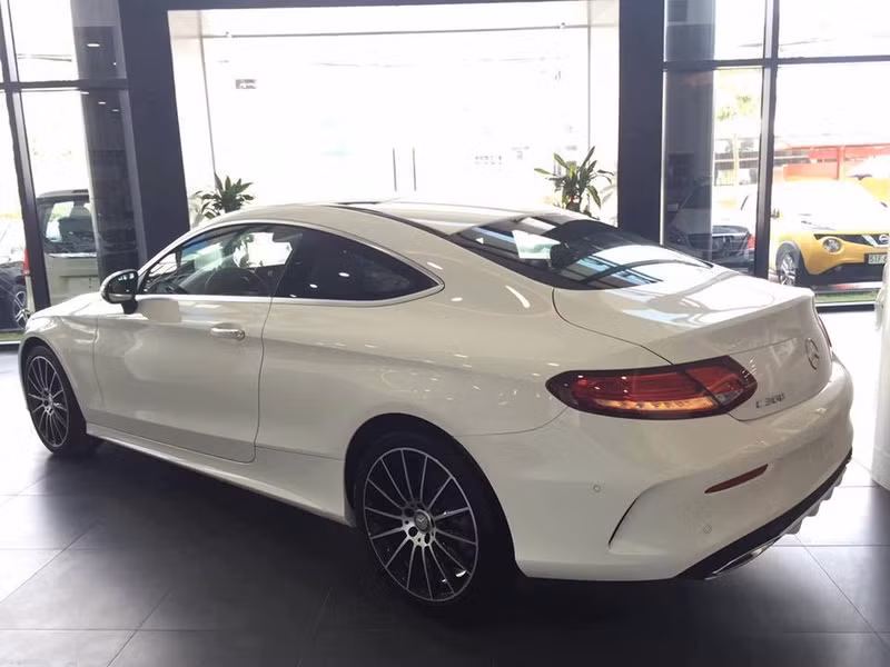 mercedes benz c300 coupe dau tien ve viet nam gia tu 2 7 ty