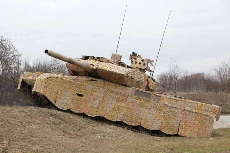 chiem nguong suc manh xe tang bao sa mac leopard 2a7