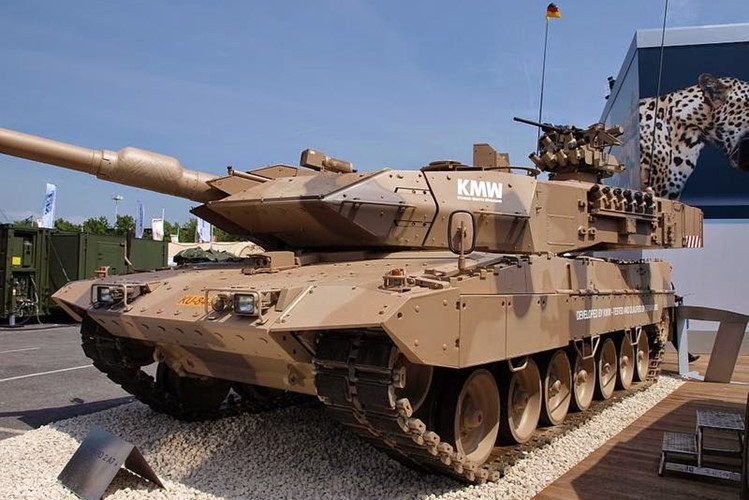 chiem nguong suc manh xe tang bao sa mac leopard 2a7