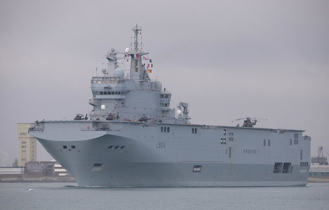 can canh tau san bay truc thang hai quan phap toi tham cam ranh