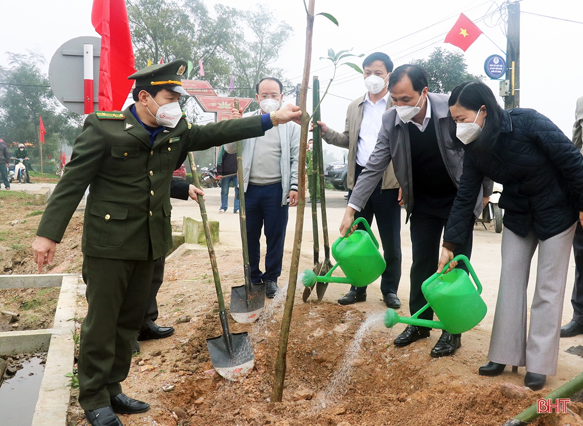 Bí thư Tỉnh ủy Hà Tĩnh phát động trồng cây đầu xuân Nhâm Dần