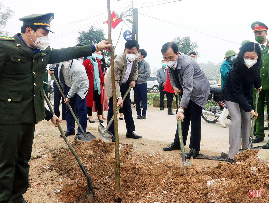 Bí thư Tỉnh ủy Hà Tĩnh phát động trồng cây đầu xuân Nhâm Dần