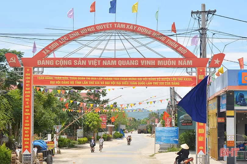 Rực rỡ cờ hoa, rộn ràng khí thế thi đua trước ngày đại hội điểm cấp huyện ở Hà Tĩnh