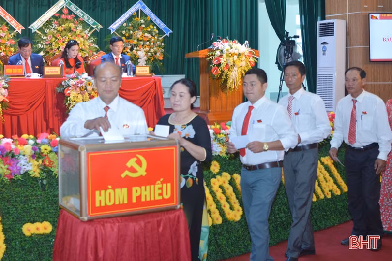 Ông Nguyễn Như Dũng tái cử chức vụ Bí thư Huyện ủy Can Lộc nhiệm kỳ 2020-2025