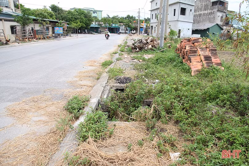 Hố ga, miệng cống thiếu nắp “bẫy” người đi đường Hà Tĩnh