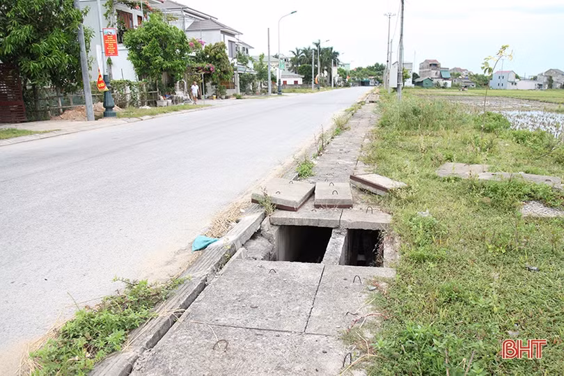 Hố ga, miệng cống thiếu nắp “bẫy” người đi đường Hà Tĩnh