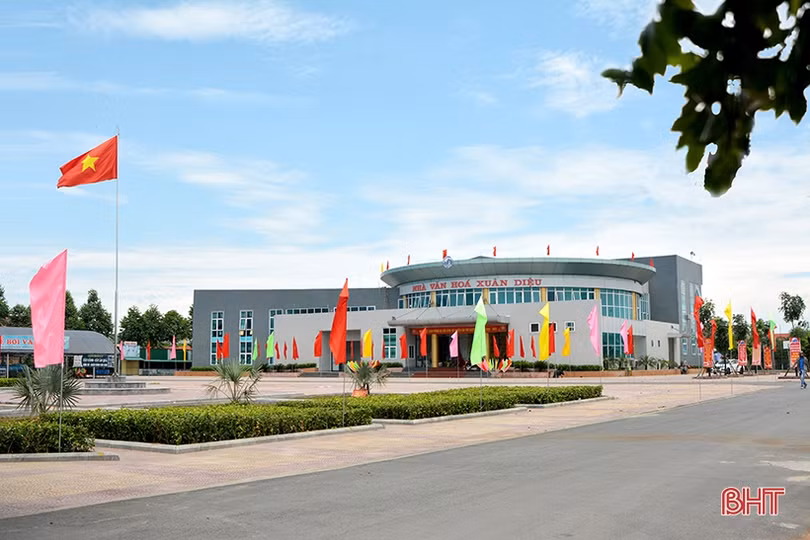 Rực rỡ cờ hoa, rộn ràng khí thế thi đua trước ngày đại hội điểm cấp huyện ở Hà Tĩnh