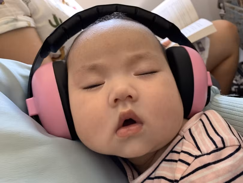 Muôn kiểu biểu cảm khi bé ngủ