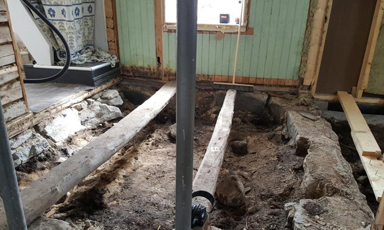 Phát hiện ngôi mộ 1.000 năm tuổi dưới sàn nhà