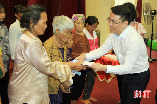 Tập đoàn T&T Group trao 1.000 suất quà trị giá 1 tỷ đồng cho Nhân dân Hà Tĩnh