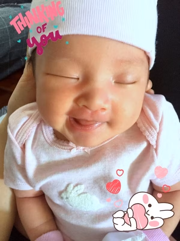 Muôn kiểu biểu cảm khi bé ngủ