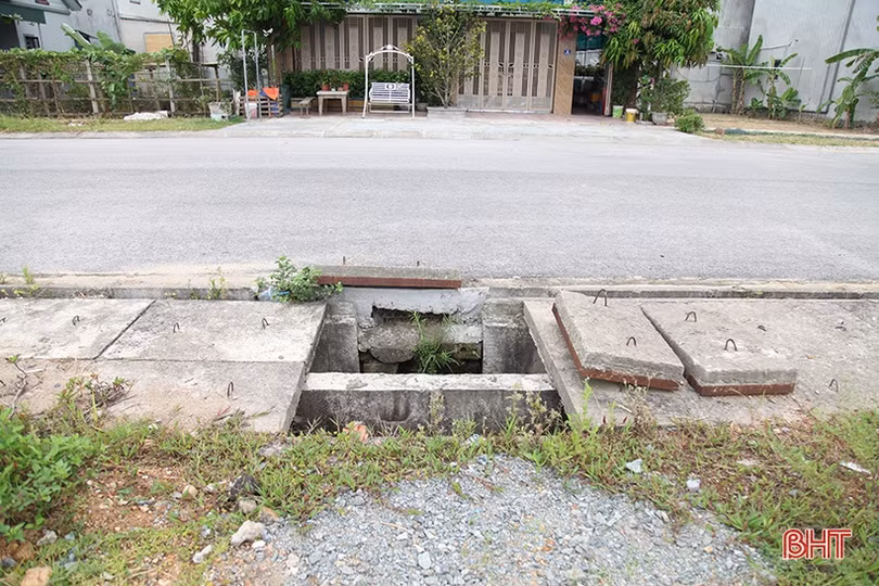 Hố ga, miệng cống thiếu nắp “bẫy” người đi đường Hà Tĩnh
