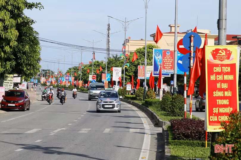 Rực rỡ cờ hoa, rộn ràng khí thế thi đua trước ngày đại hội điểm cấp huyện ở Hà Tĩnh