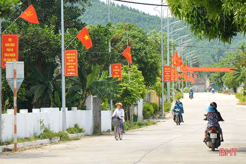 Rực rỡ cờ hoa, rộn ràng khí thế thi đua trước ngày đại hội điểm cấp huyện ở Hà Tĩnh