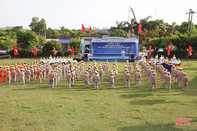 Điện lực Hà Tĩnh diễn tập “giải cứu” lưới điện bị thiên tai phá hỏng ở Nghi Xuân