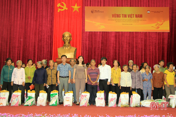 Tập đoàn T&T Group trao 1.000 suất quà trị giá 1 tỷ đồng cho Nhân dân Hà Tĩnh