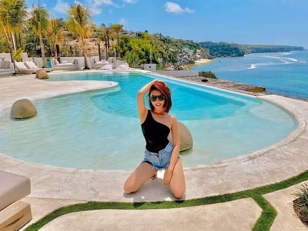 Diện áo lệch vai quyến rũ mà đầy sành điệu như hội mỹ nhân Việt