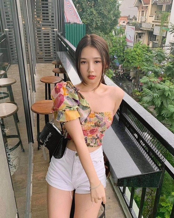 Diện áo lệch vai quyến rũ mà đầy sành điệu như hội mỹ nhân Việt