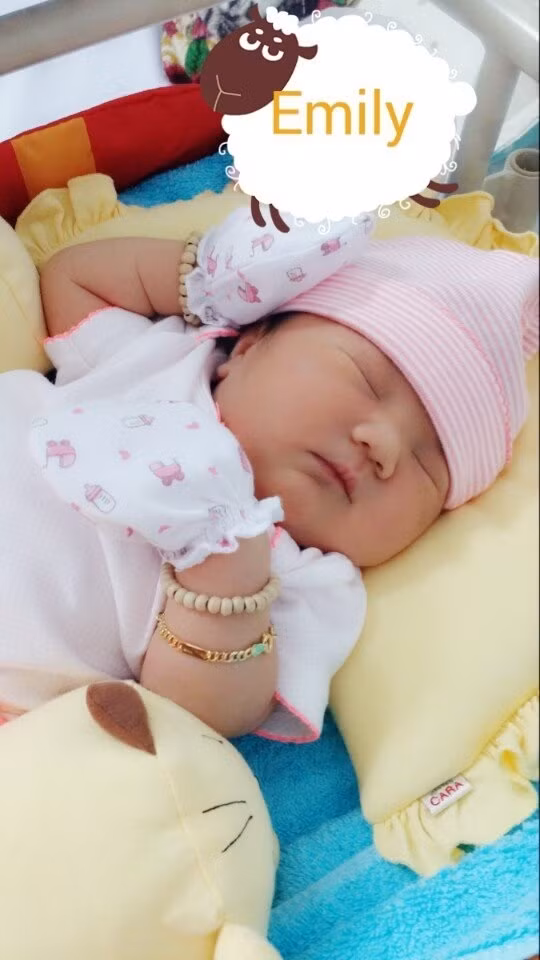 Muôn kiểu biểu cảm khi bé ngủ