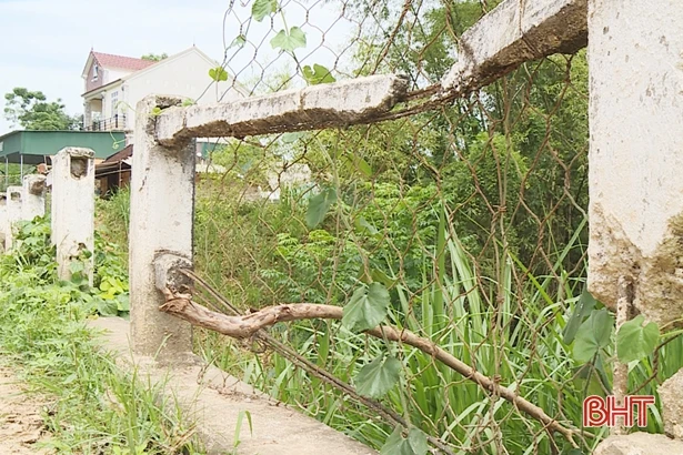 2 cây cầu trên huyện lộ 81 ở Vũ Quang “rệu rã”, người qua đường bất an