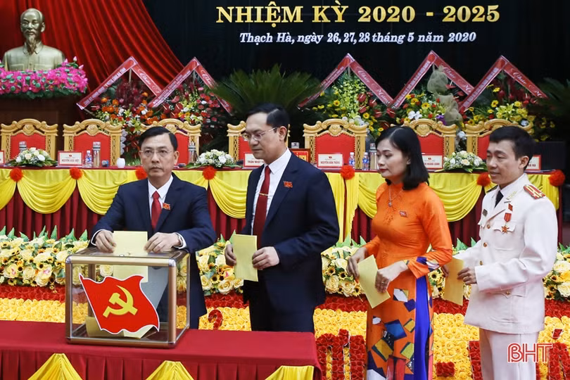 Ra mắt 39 Ủy viên Ban Chấp hành Đảng bộ huyện Thạch Hà nhiệm kỳ 2020 - 2025