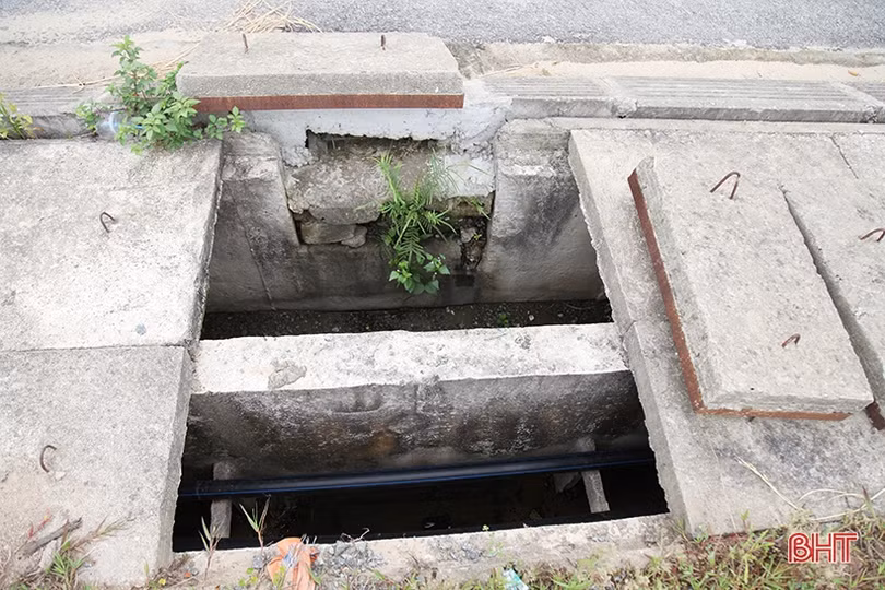 Hố ga, miệng cống thiếu nắp “bẫy” người đi đường Hà Tĩnh