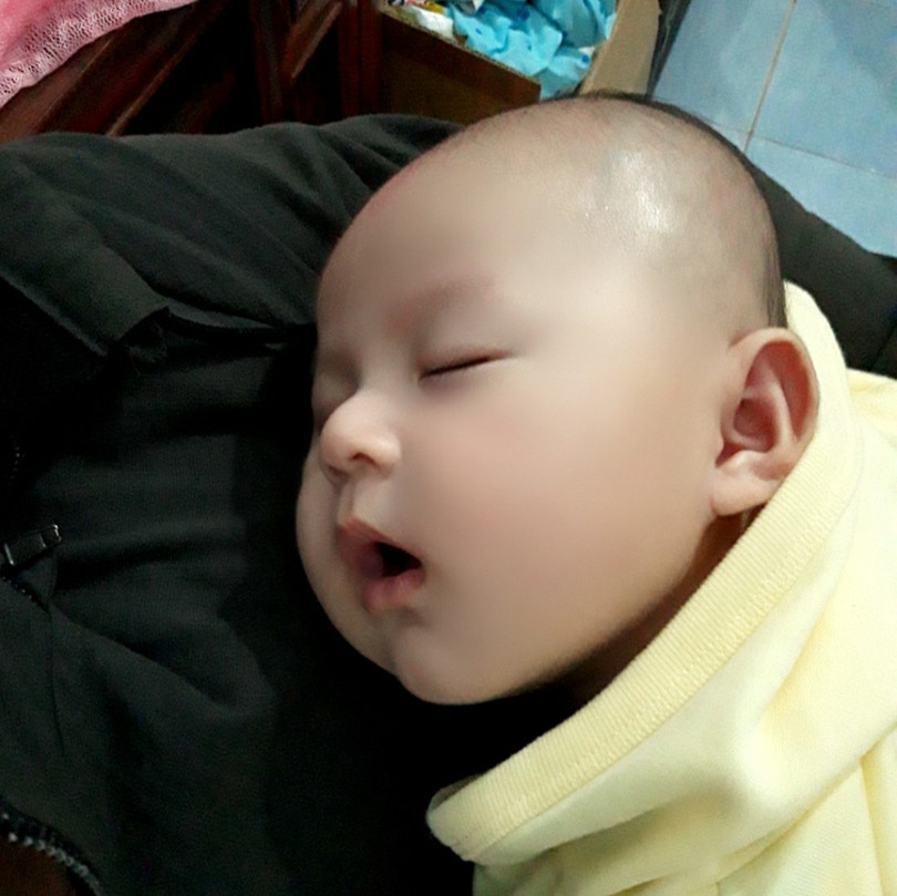 Muôn kiểu biểu cảm khi bé ngủ