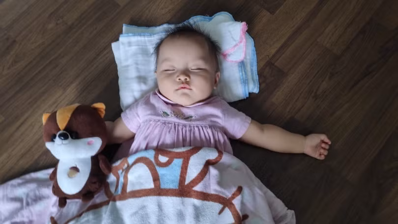 Muôn kiểu biểu cảm khi bé ngủ